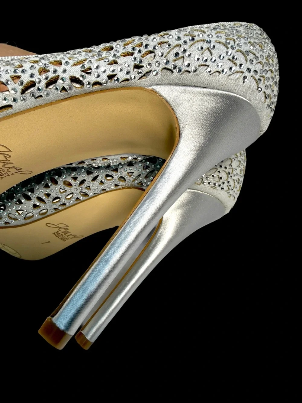 Badgley Mischka chic open